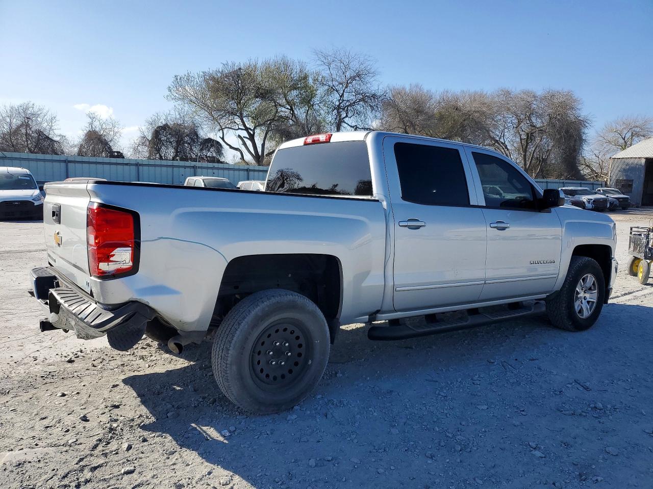 2017 CHEVROLET SILVERADO C1500 LT photo 3