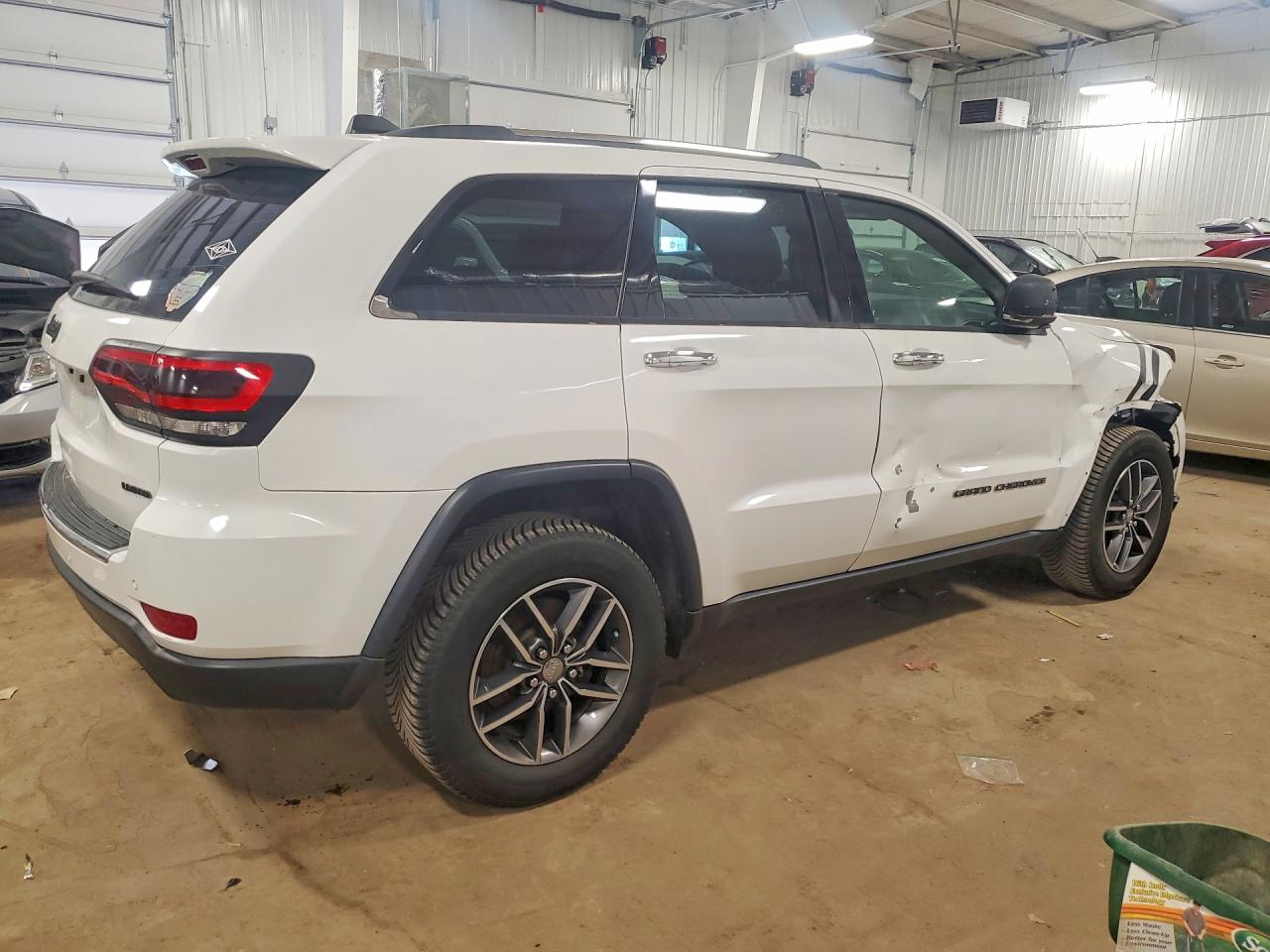 2018 JEEP GRAND CHEROKEE LIMITED photo 3