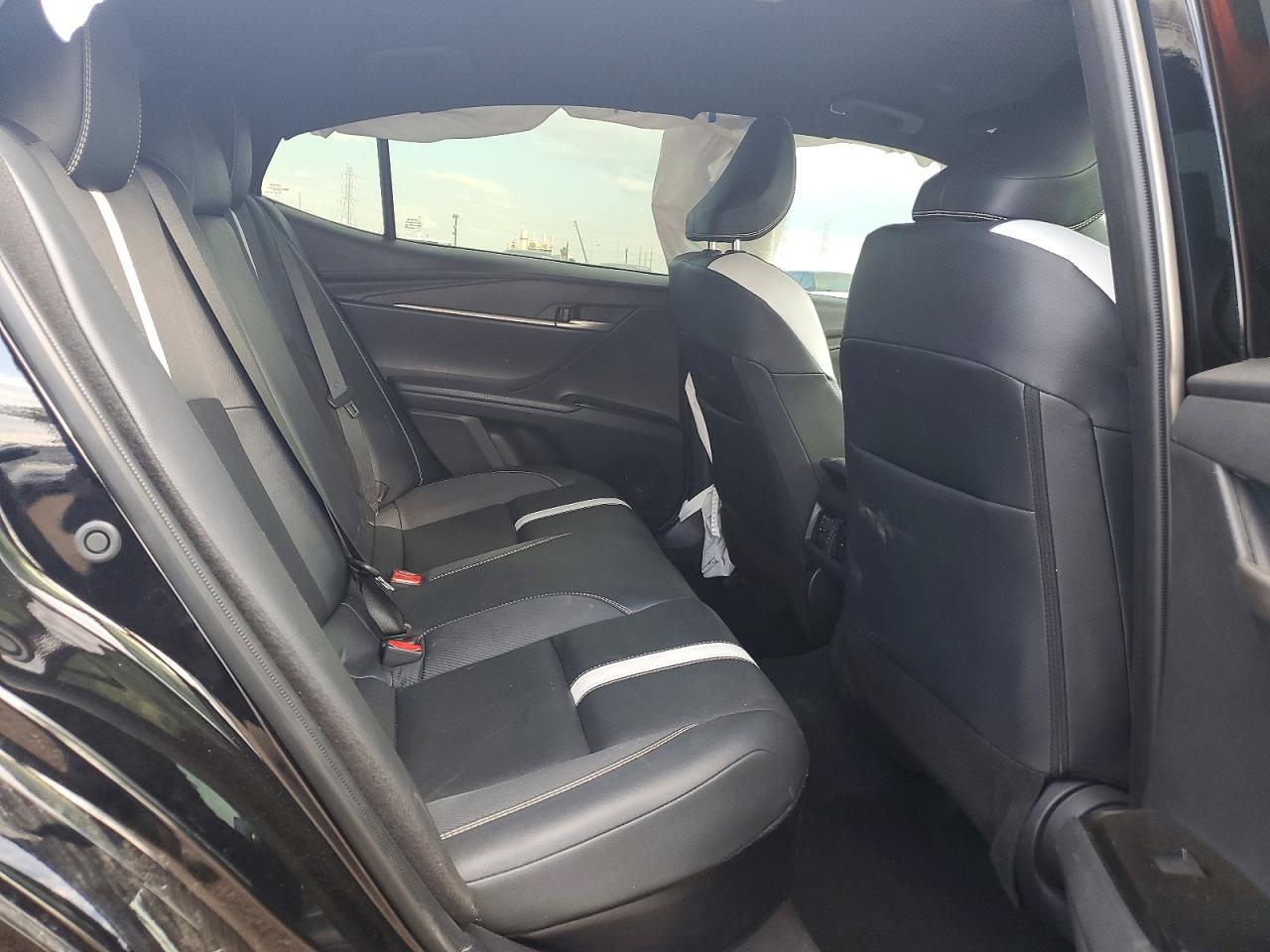 2025 TOYOTA CAMRY SE photo 28