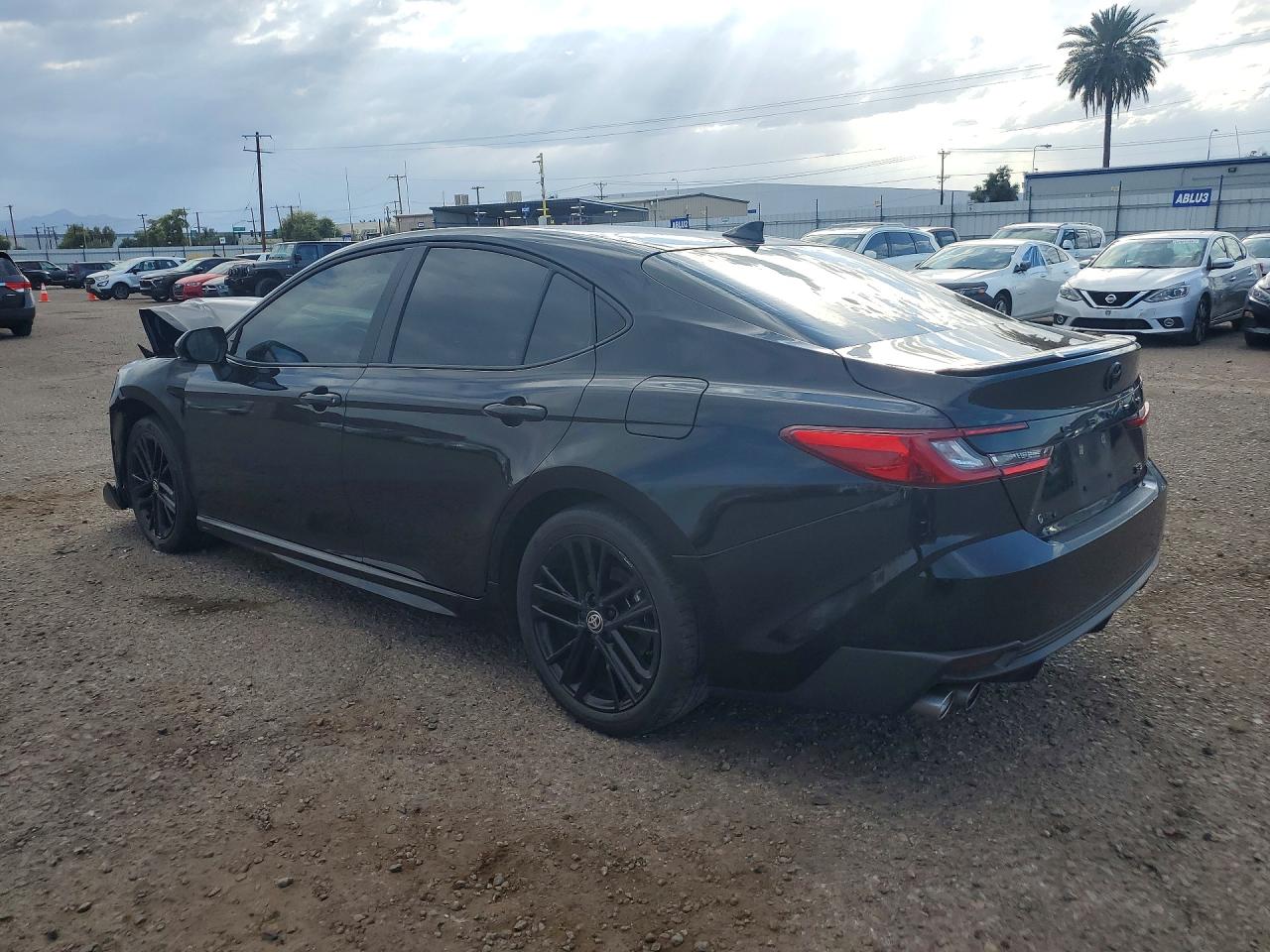 2025 TOYOTA CAMRY SE photo 4