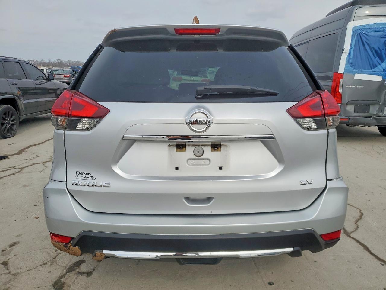 2018 NISSAN ROGUE SV photo 11