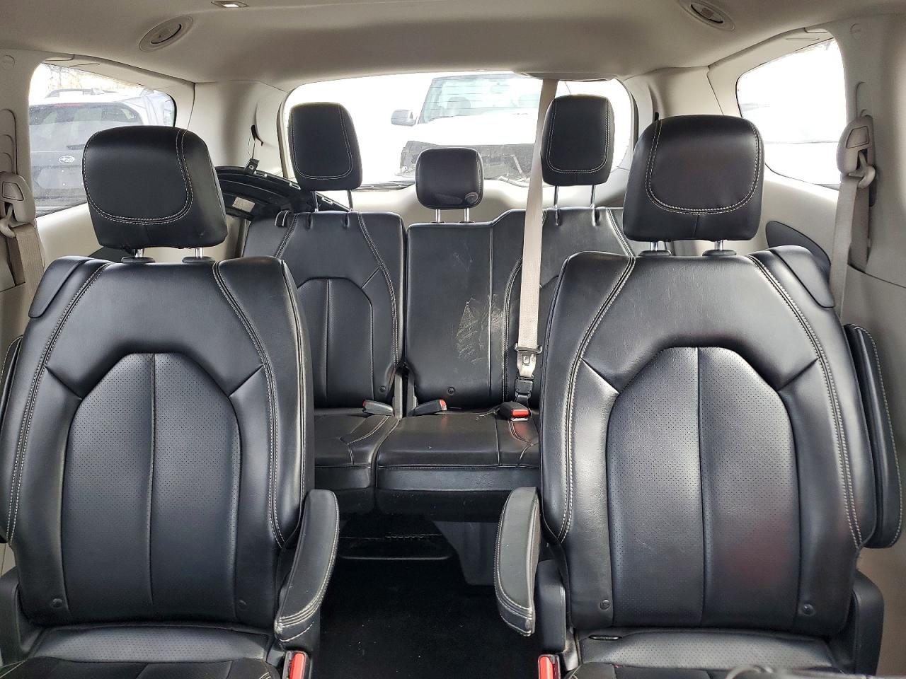 2020 CHRYSLER VOYAGER LXI photo 19