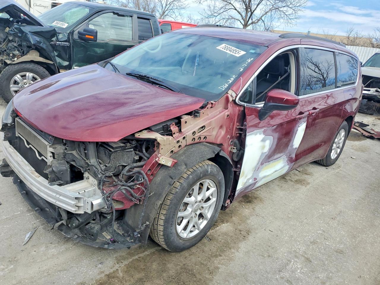 2020 CHRYSLER VOYAGER