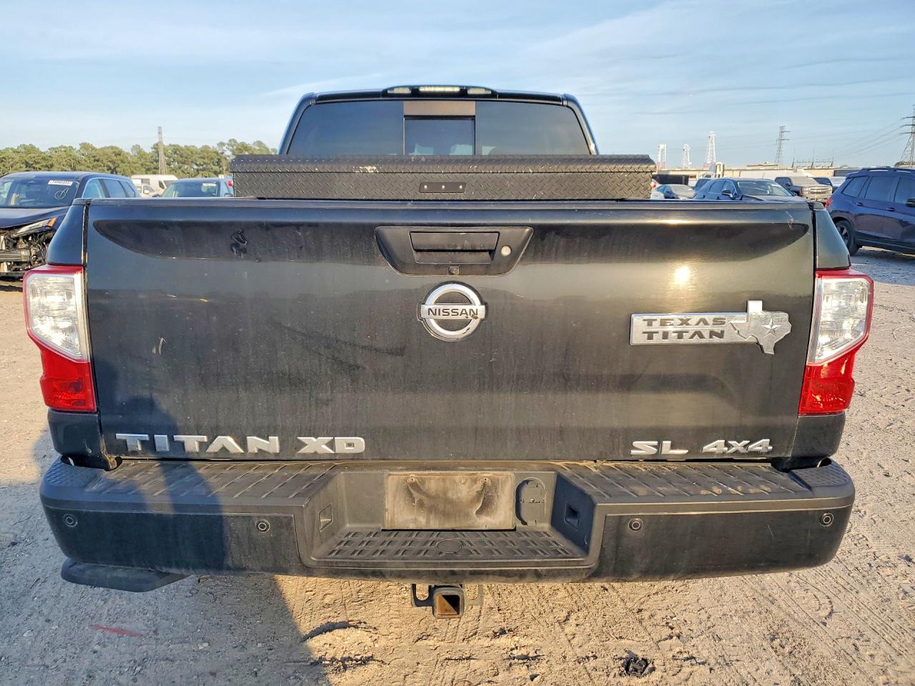 2019 NISSAN TITAN XD SL photo 11