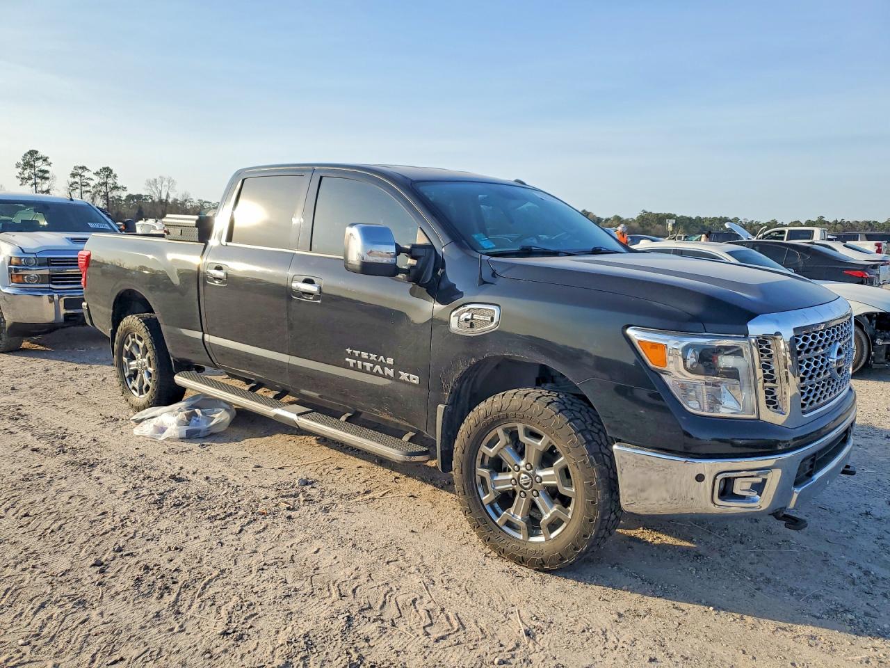 2019 NISSAN TITAN XD SL photo 7