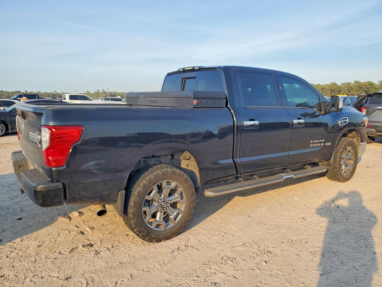 2019 NISSAN TITAN XD SL photo 5