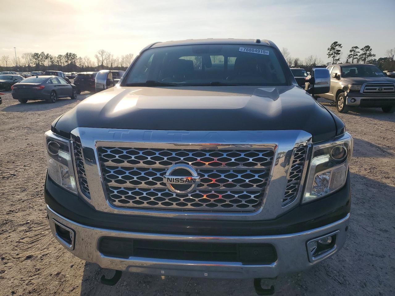 2019 NISSAN TITAN XD SL photo 9
