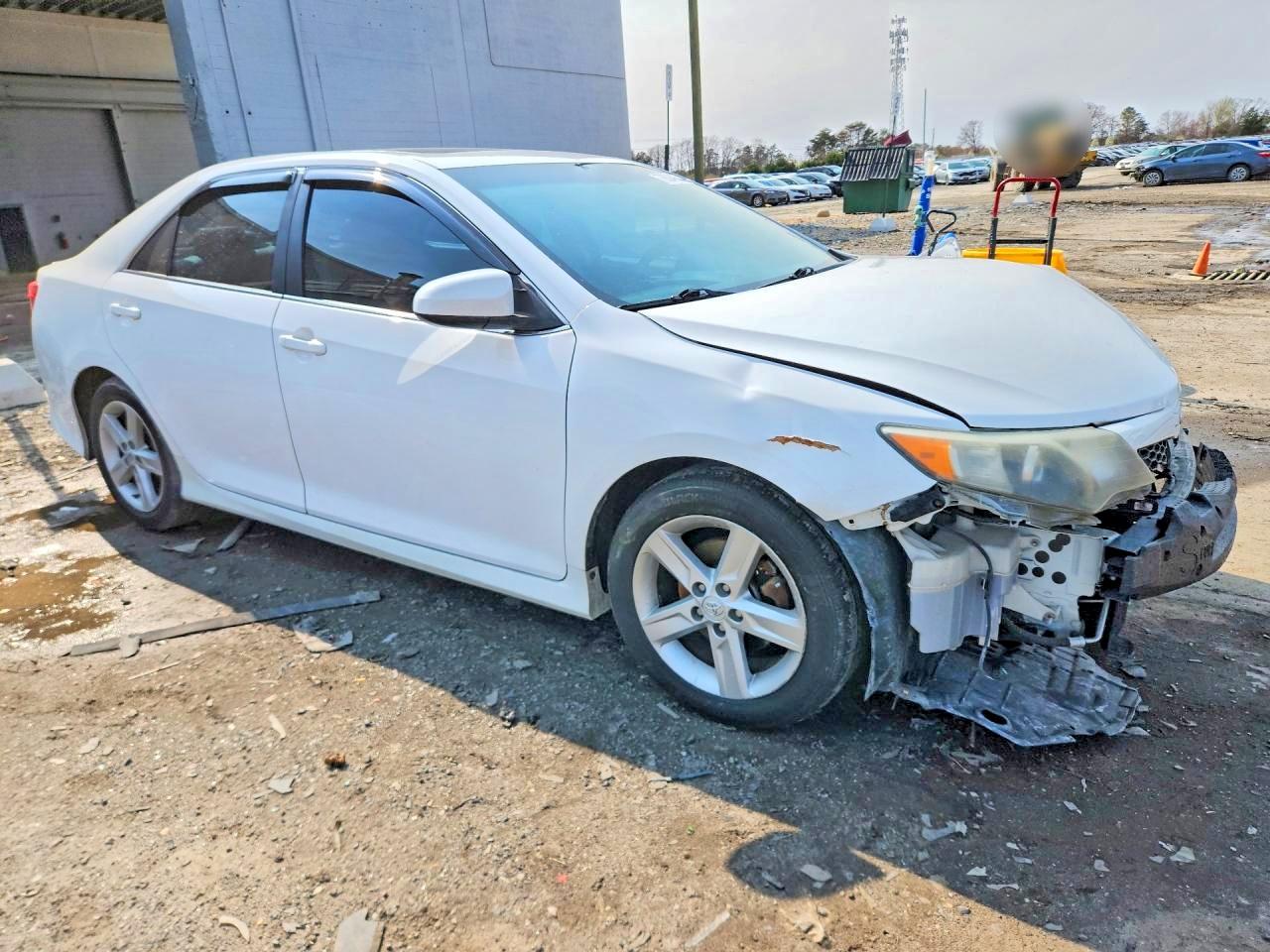 2012 TOYOTA CAMRY SE photo 7