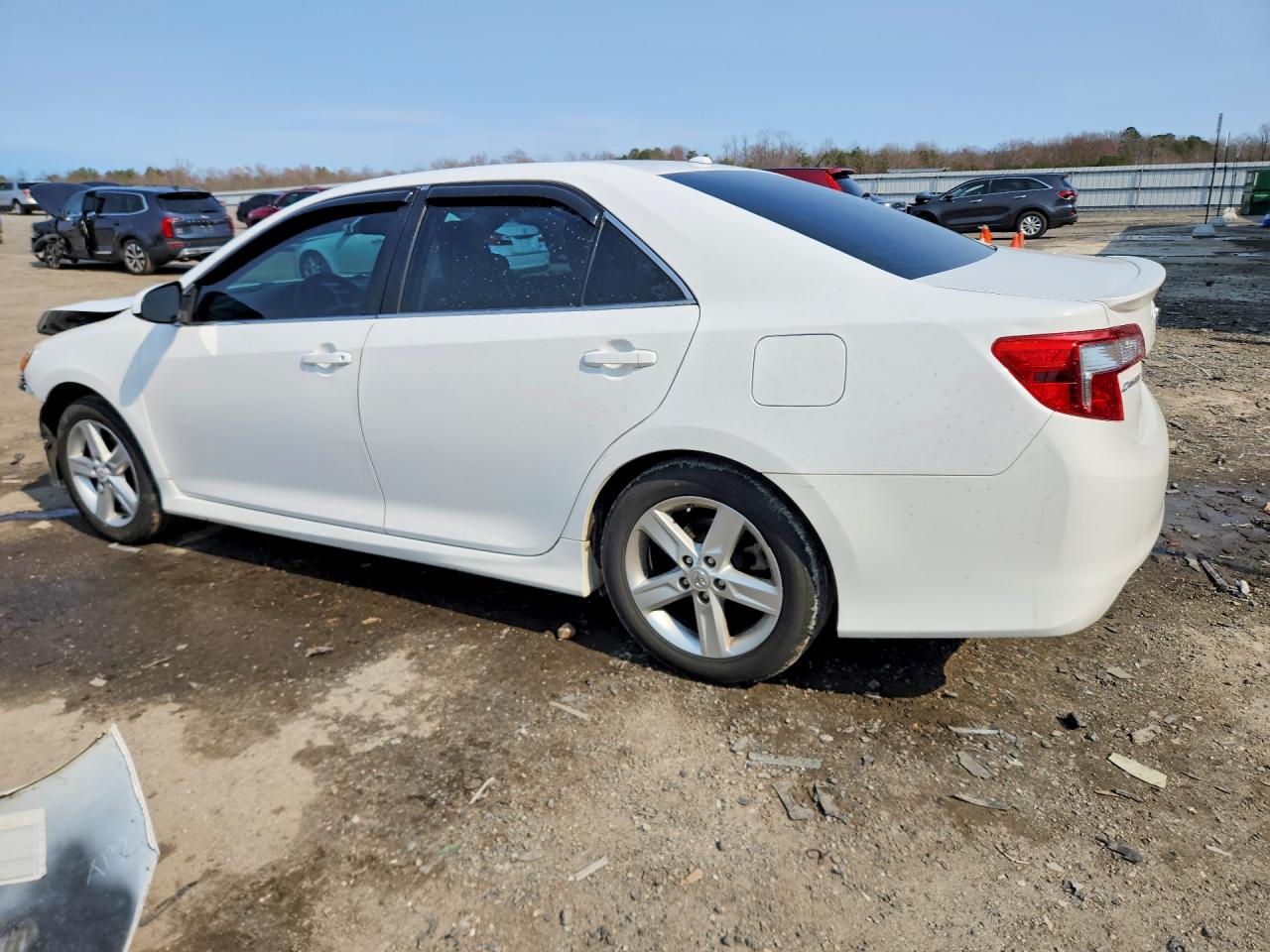 2012 TOYOTA CAMRY SE photo 3