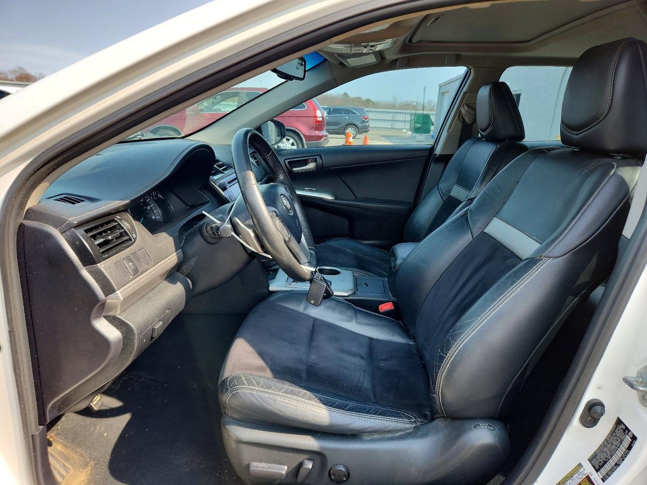 2012 TOYOTA CAMRY SE photo 13