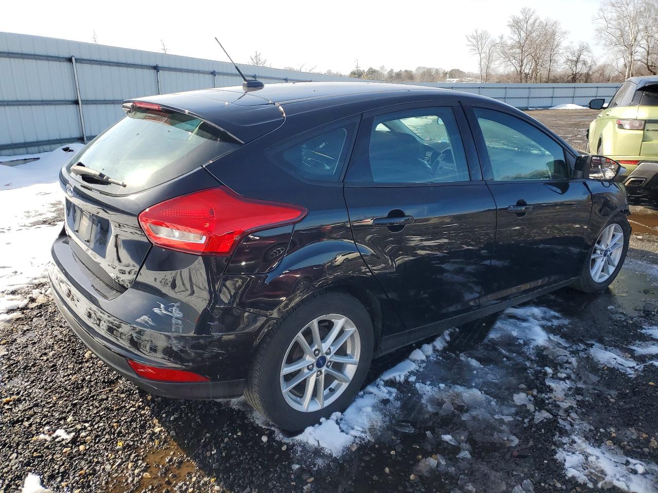 2017 FORD FOCUS SE photo 5