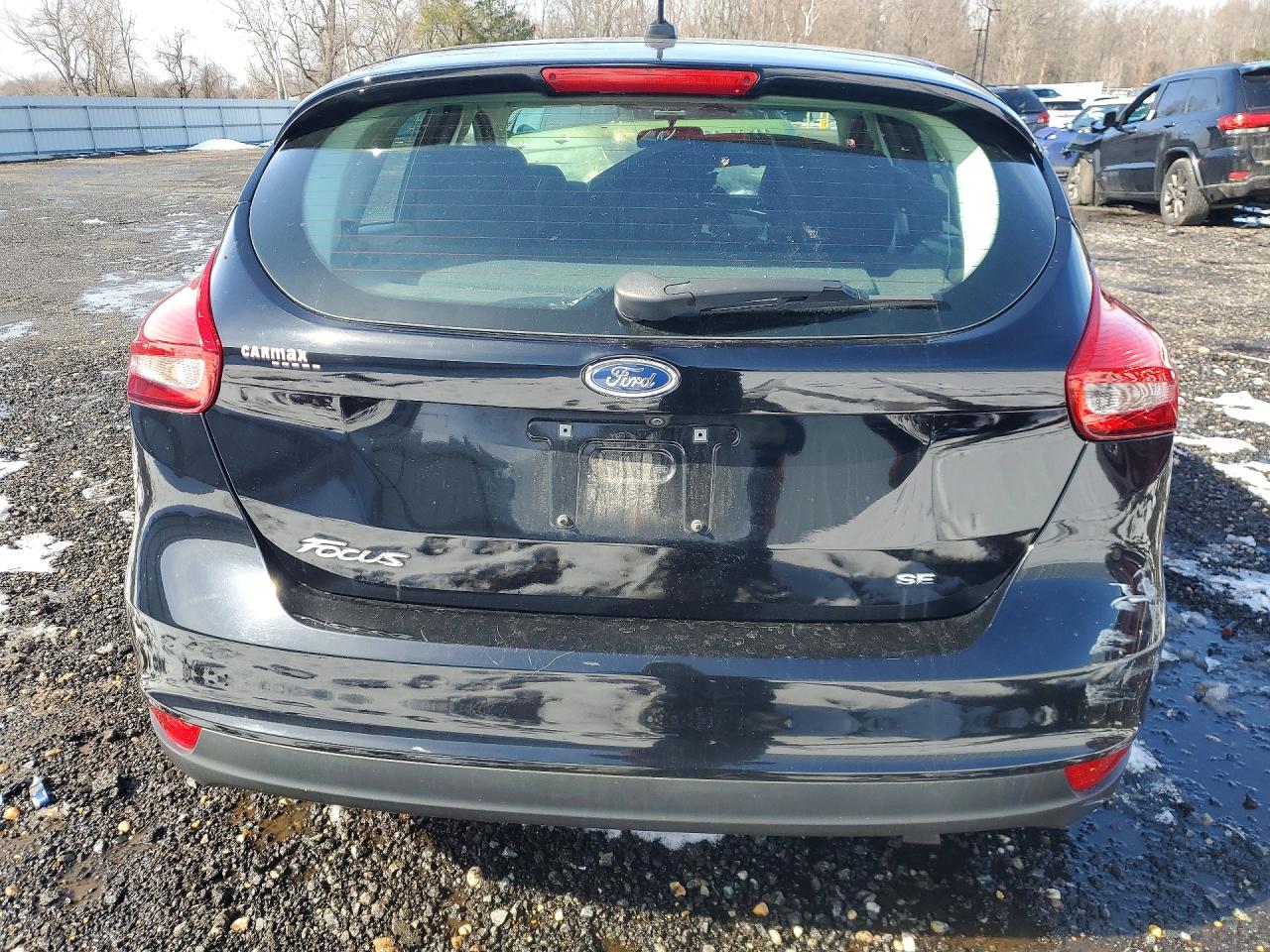 2017 FORD FOCUS SE photo 11