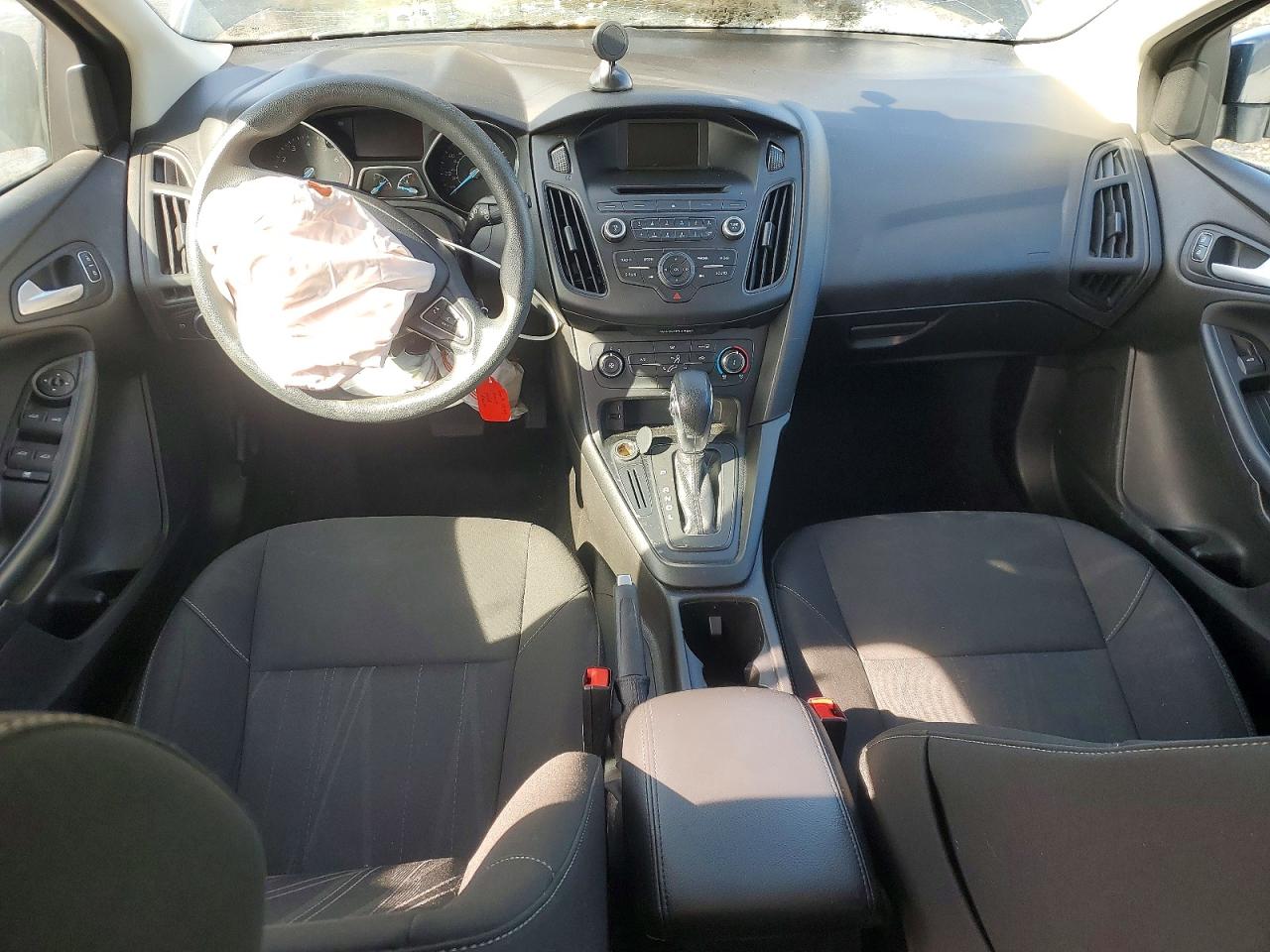 2017 FORD FOCUS SE photo 15