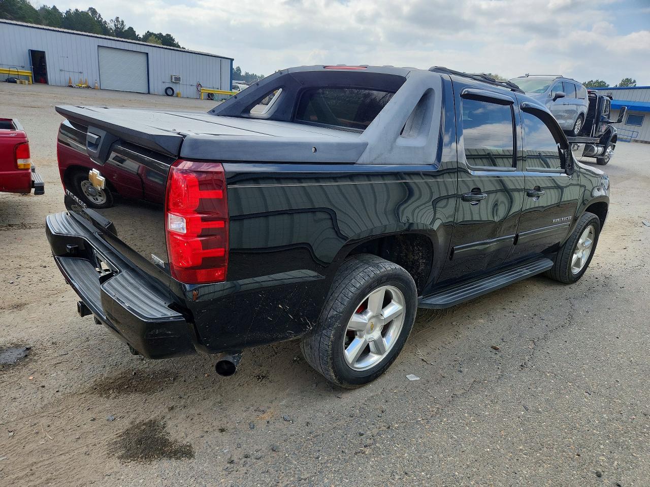 2011 CHEVROLET AVALANCHE LS photo 3