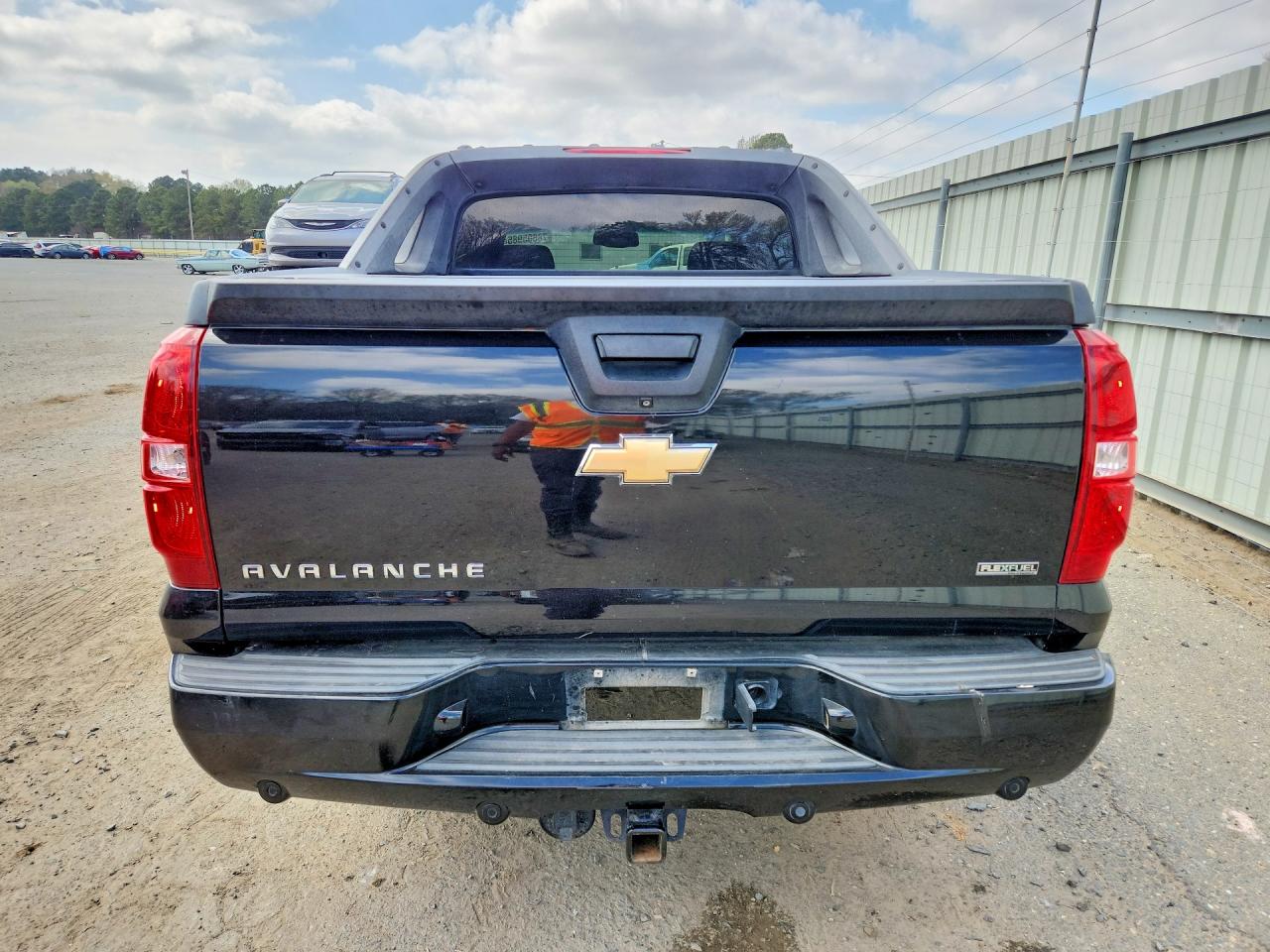 2011 CHEVROLET AVALANCHE LS photo 6