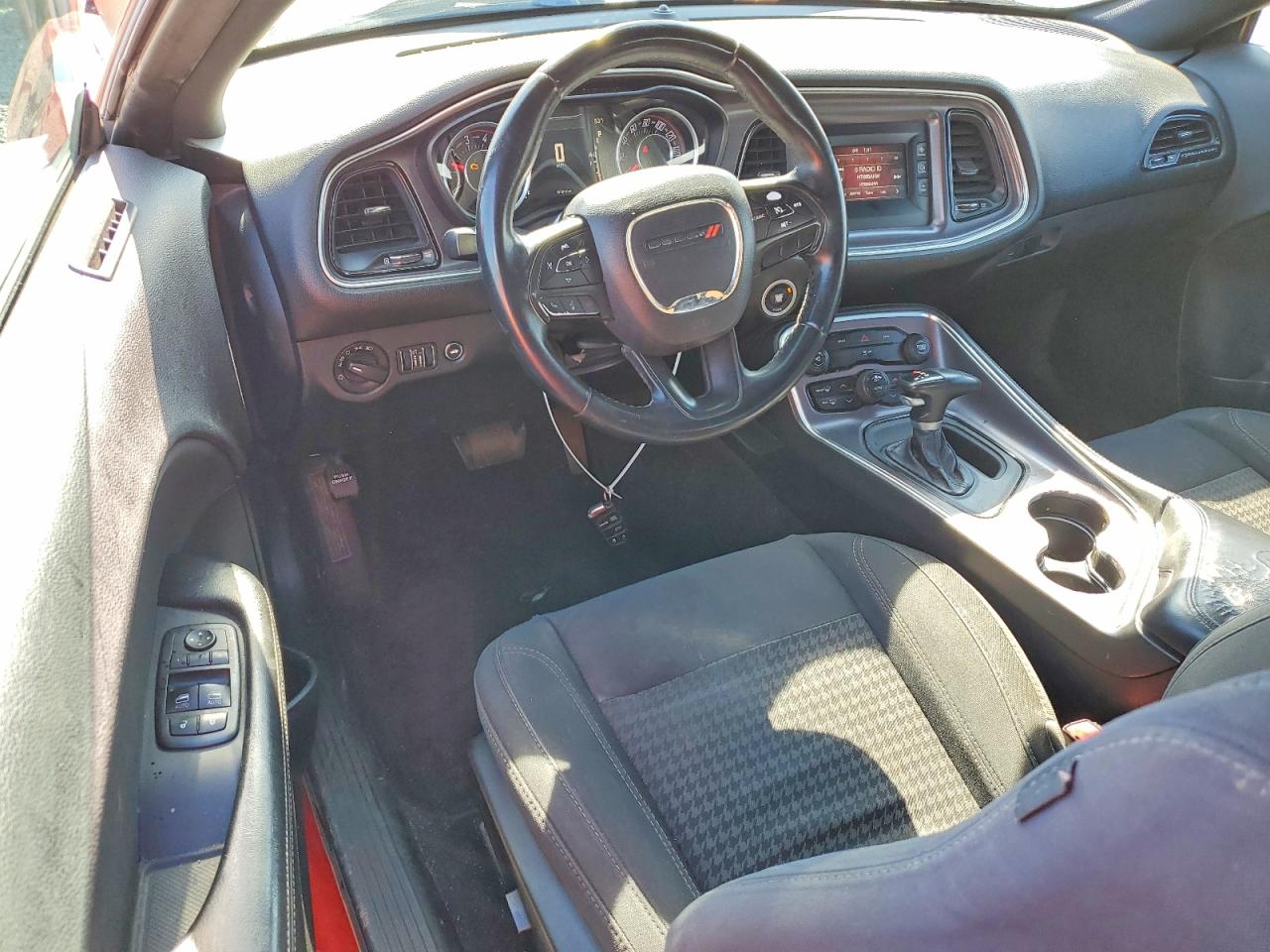 2016 DODGE CHALLENGER SXT photo 8