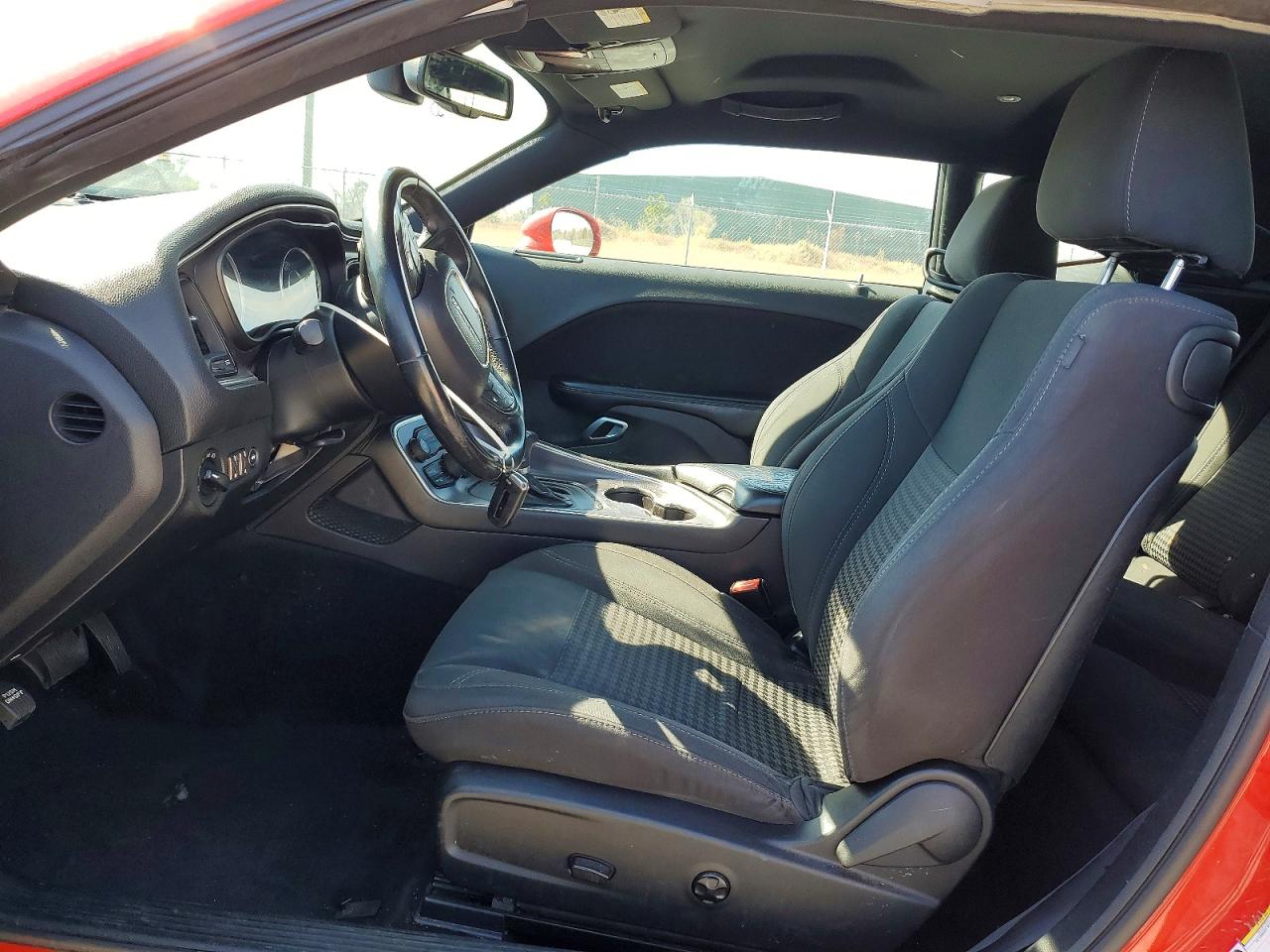 2016 DODGE CHALLENGER SXT photo 7
