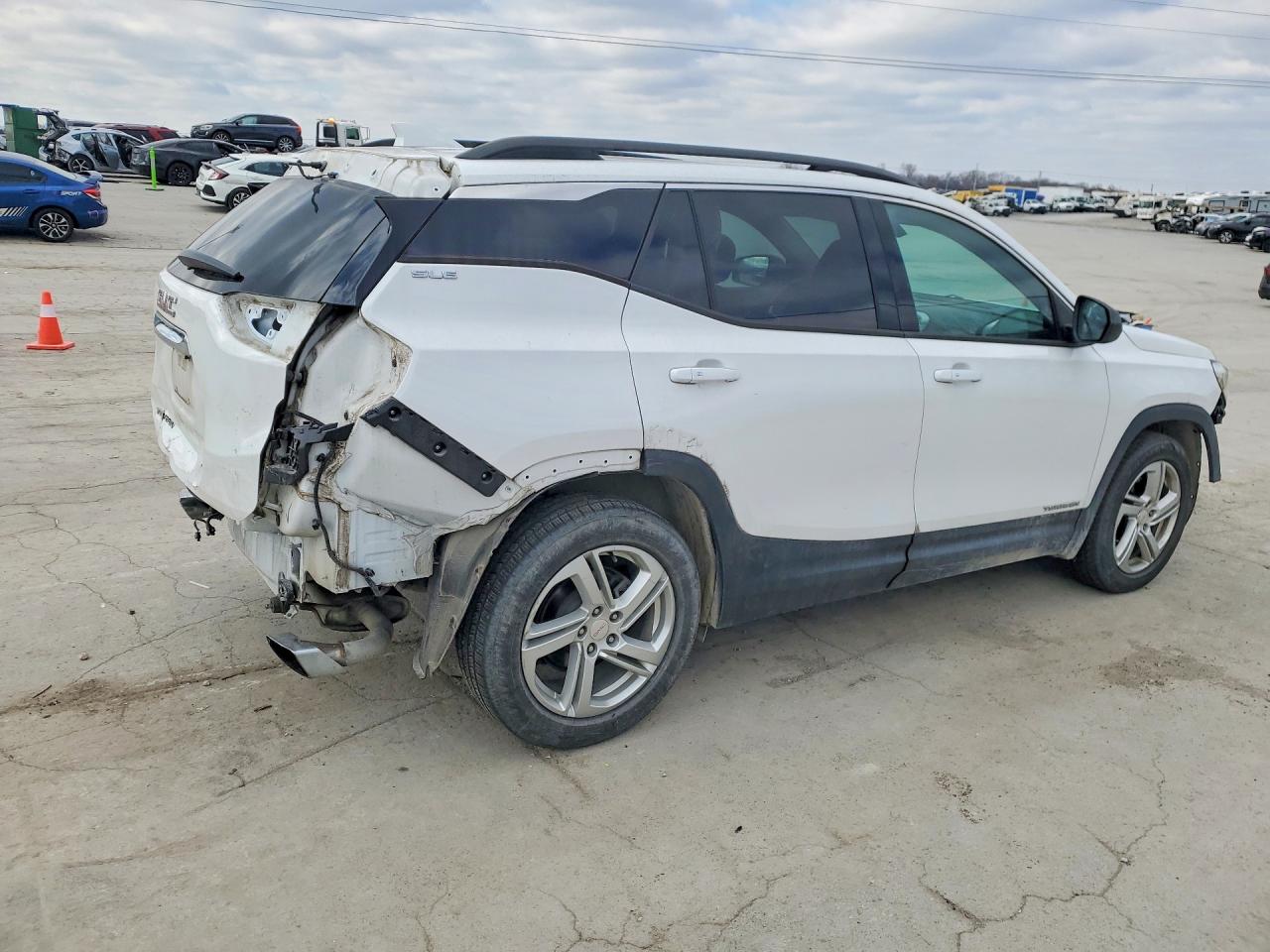 2018 GMC TERRAIN SLE photo 3