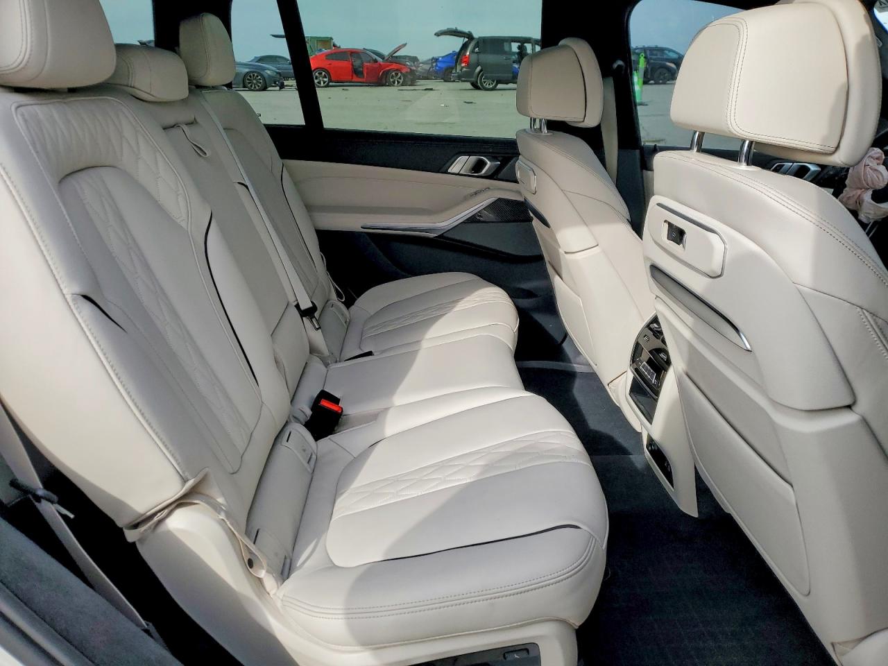 2025 BMW X7 M60I photo 11