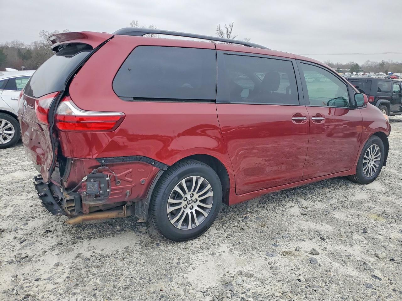 2020 TOYOTA SIENNA XLE 8-PASSENGER photo 3