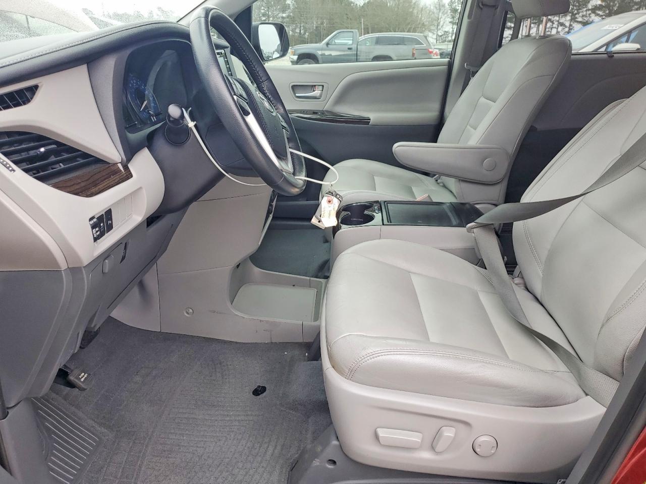 2020 TOYOTA SIENNA XLE 8-PASSENGER photo 7