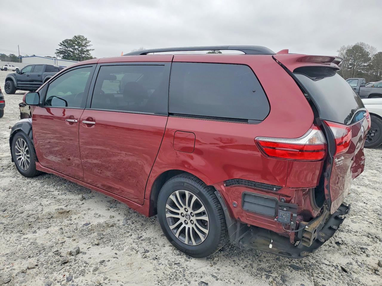 2020 TOYOTA SIENNA XLE 8-PASSENGER photo 2