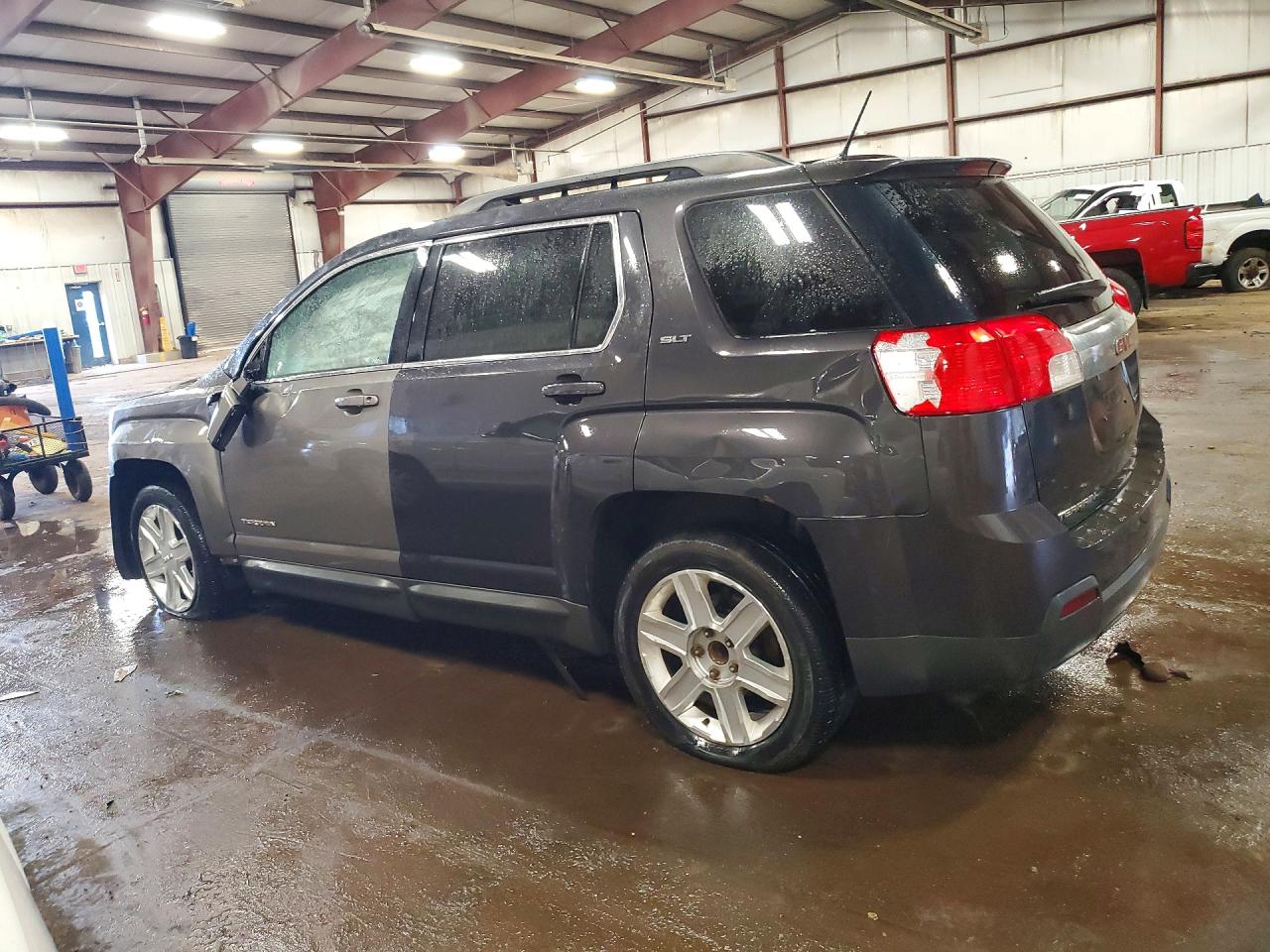 2013 GMC TERRAIN SLT photo 2