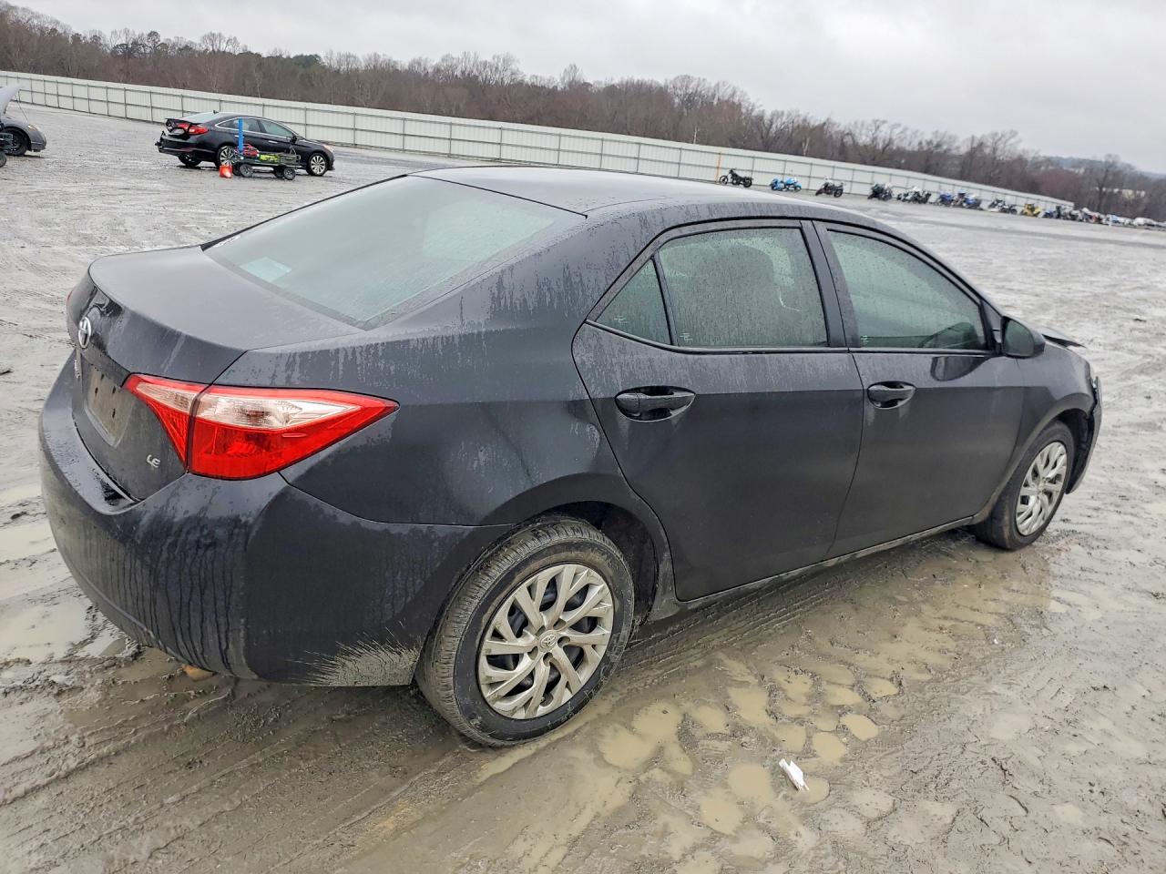2017 TOYOTA COROLLA LE photo 3