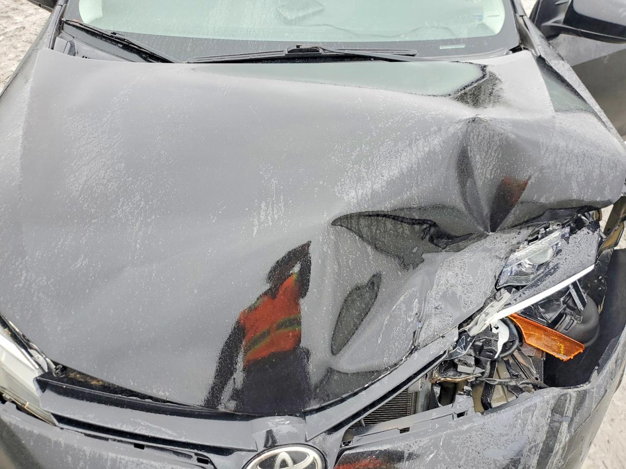 2017 TOYOTA COROLLA LE photo 11