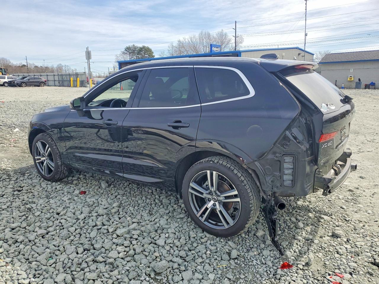 2021 VOLVO XC60 T5 MOMENTUM photo 3