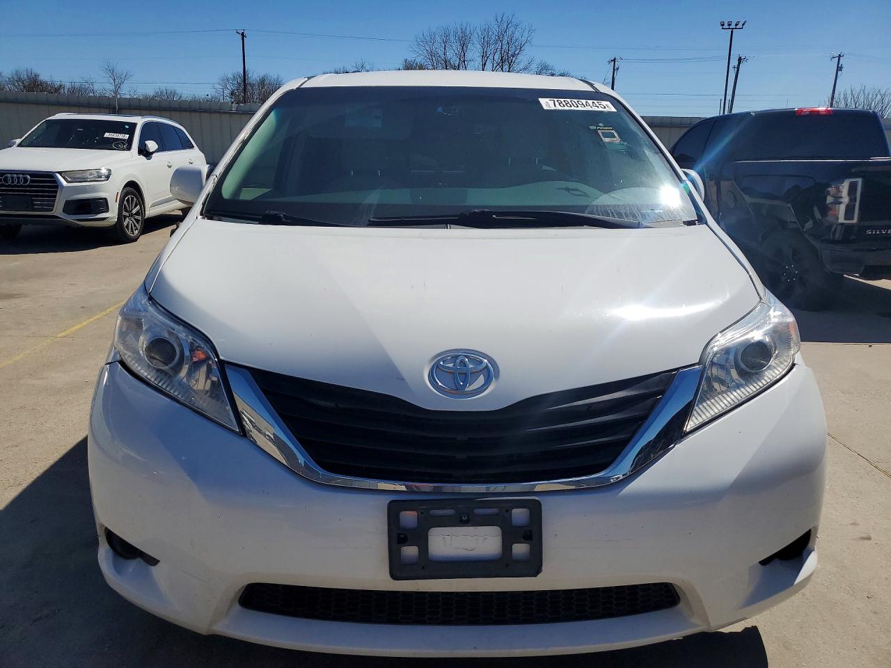 2013 TOYOTA SIENNA LE 8-PASSENGER photo 13