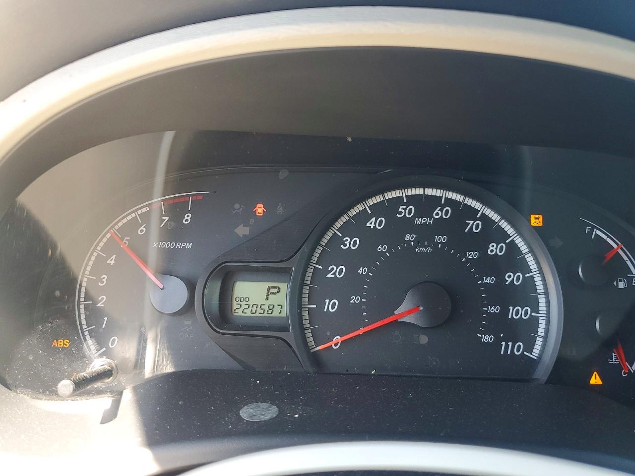 2013 TOYOTA SIENNA LE 8-PASSENGER photo 25