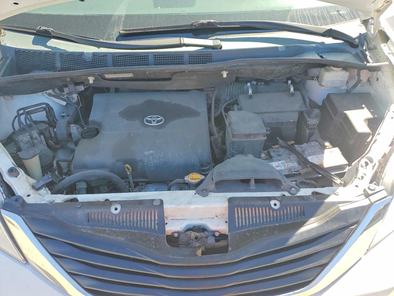 2013 TOYOTA SIENNA LE 8-PASSENGER photo 34