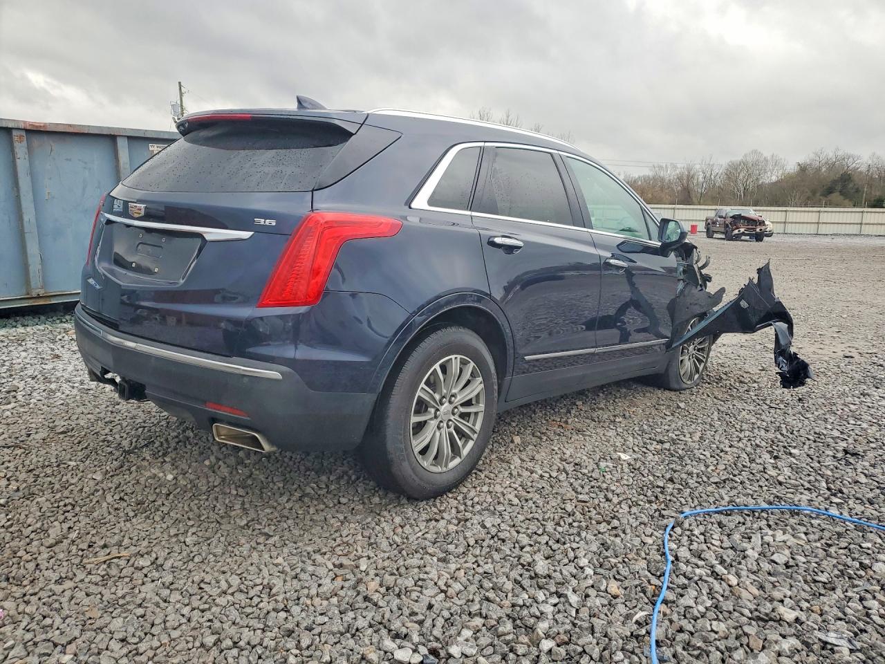 2017 CADILLAC XT5 LUXURY photo 3