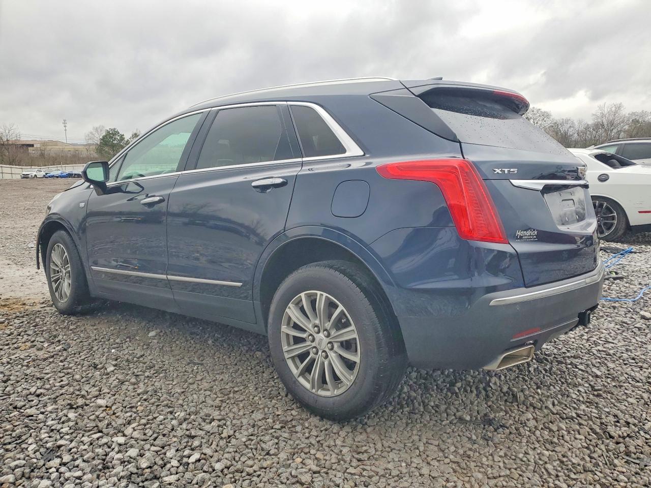 2017 CADILLAC XT5 LUXURY photo 2