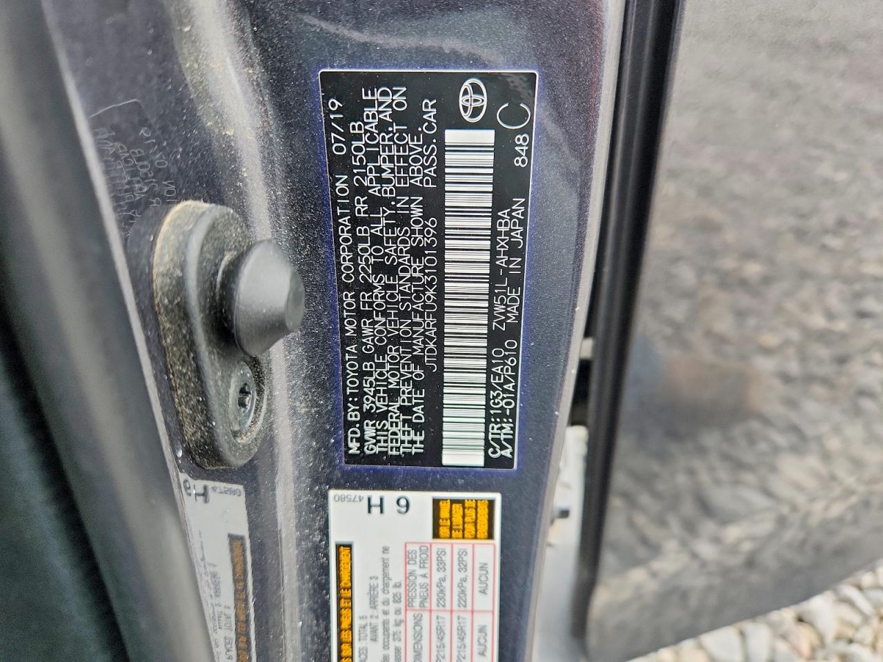 2019 TOYOTA PRIUS XLE photo 13