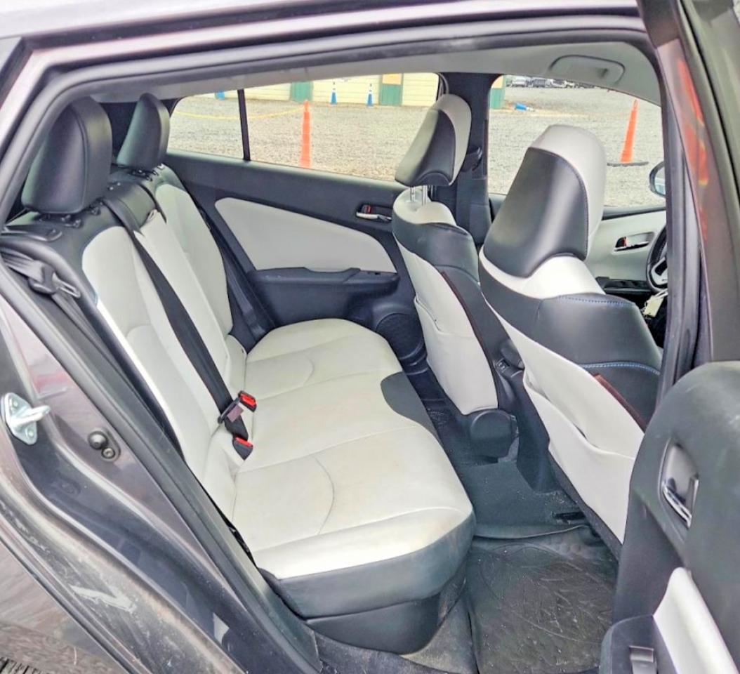2019 TOYOTA PRIUS XLE photo 10