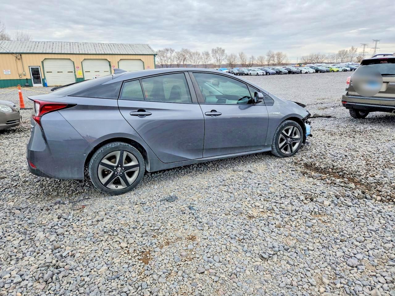 2019 TOYOTA PRIUS XLE photo 3