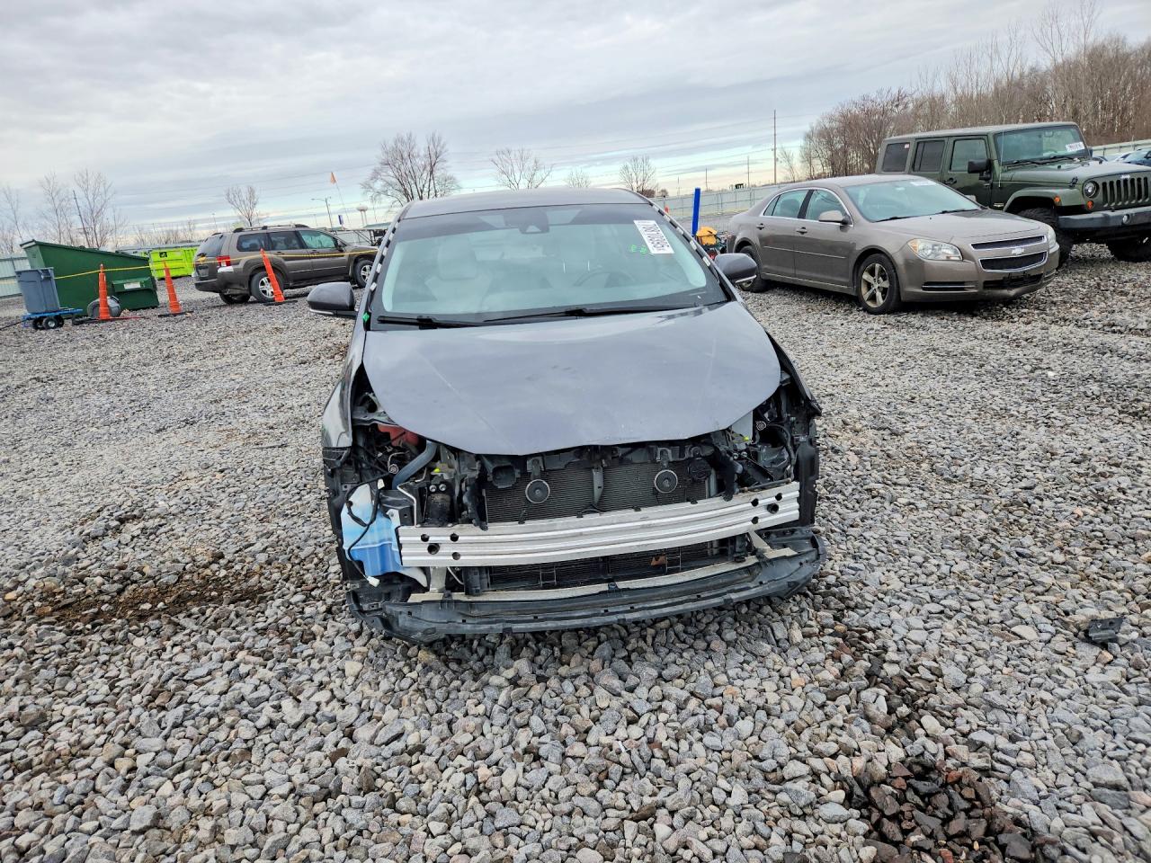 2019 TOYOTA PRIUS XLE photo 5