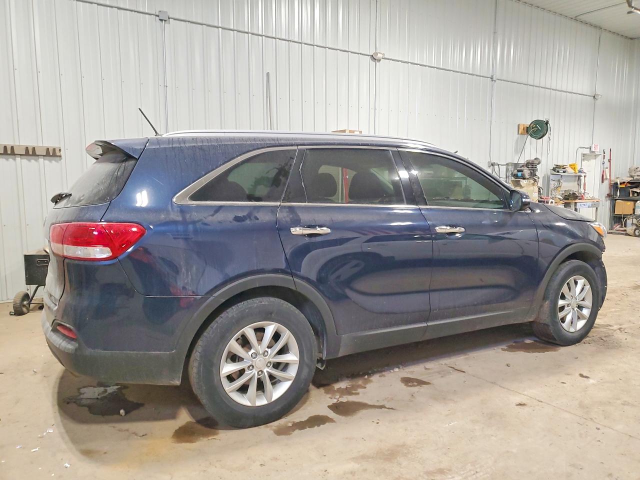 2016 KIA SORENTO LX photo 3