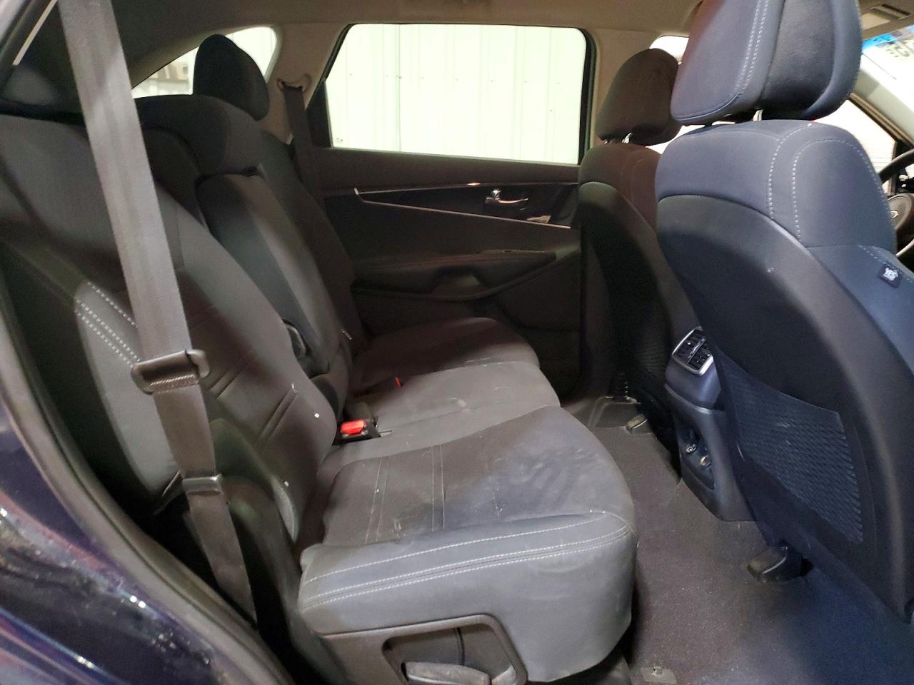 2016 KIA SORENTO LX photo 11