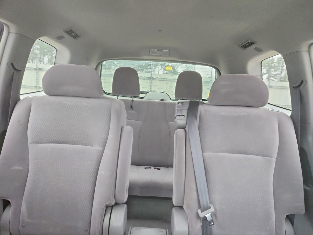 2009 TOYOTA HIGHLANDER BASE photo 10