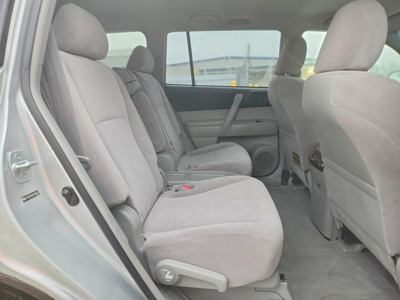 2009 TOYOTA HIGHLANDER BASE photo 11
