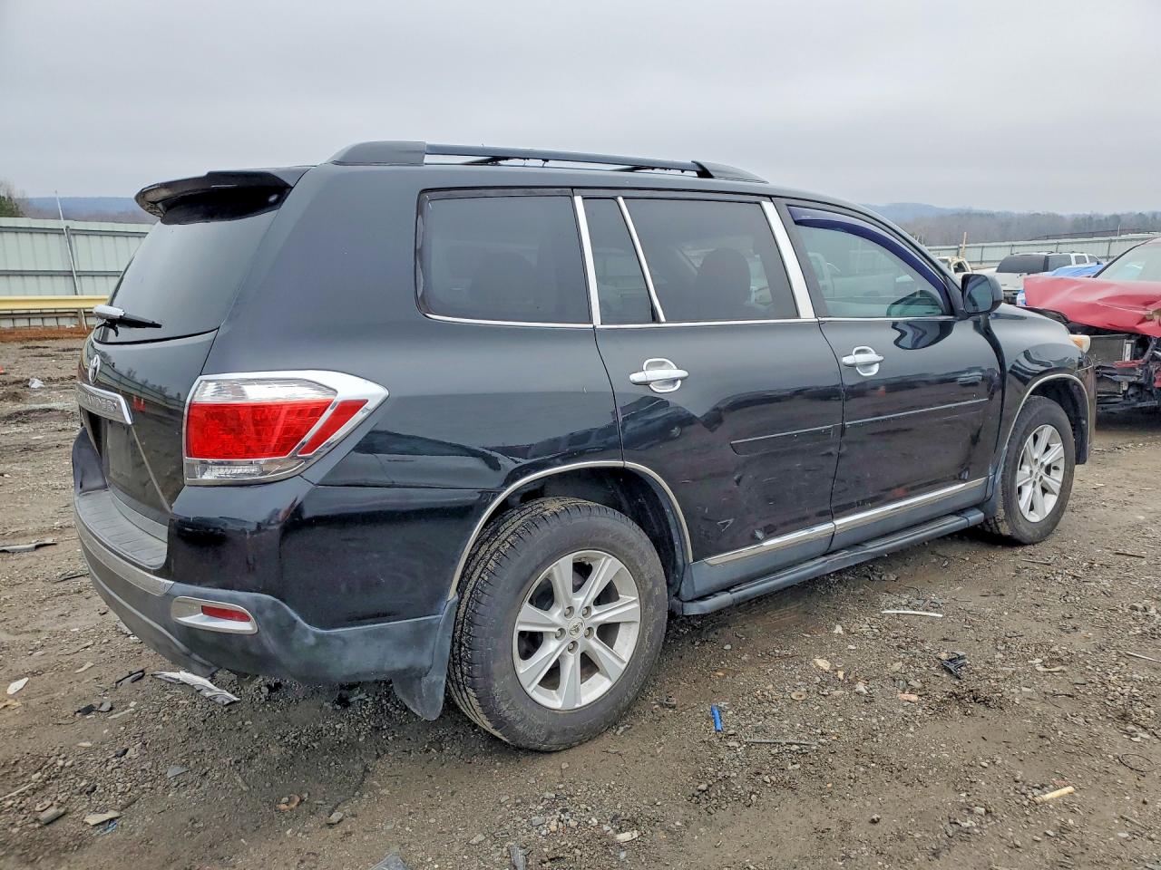 2011 TOYOTA HIGHLANDER SE photo 3