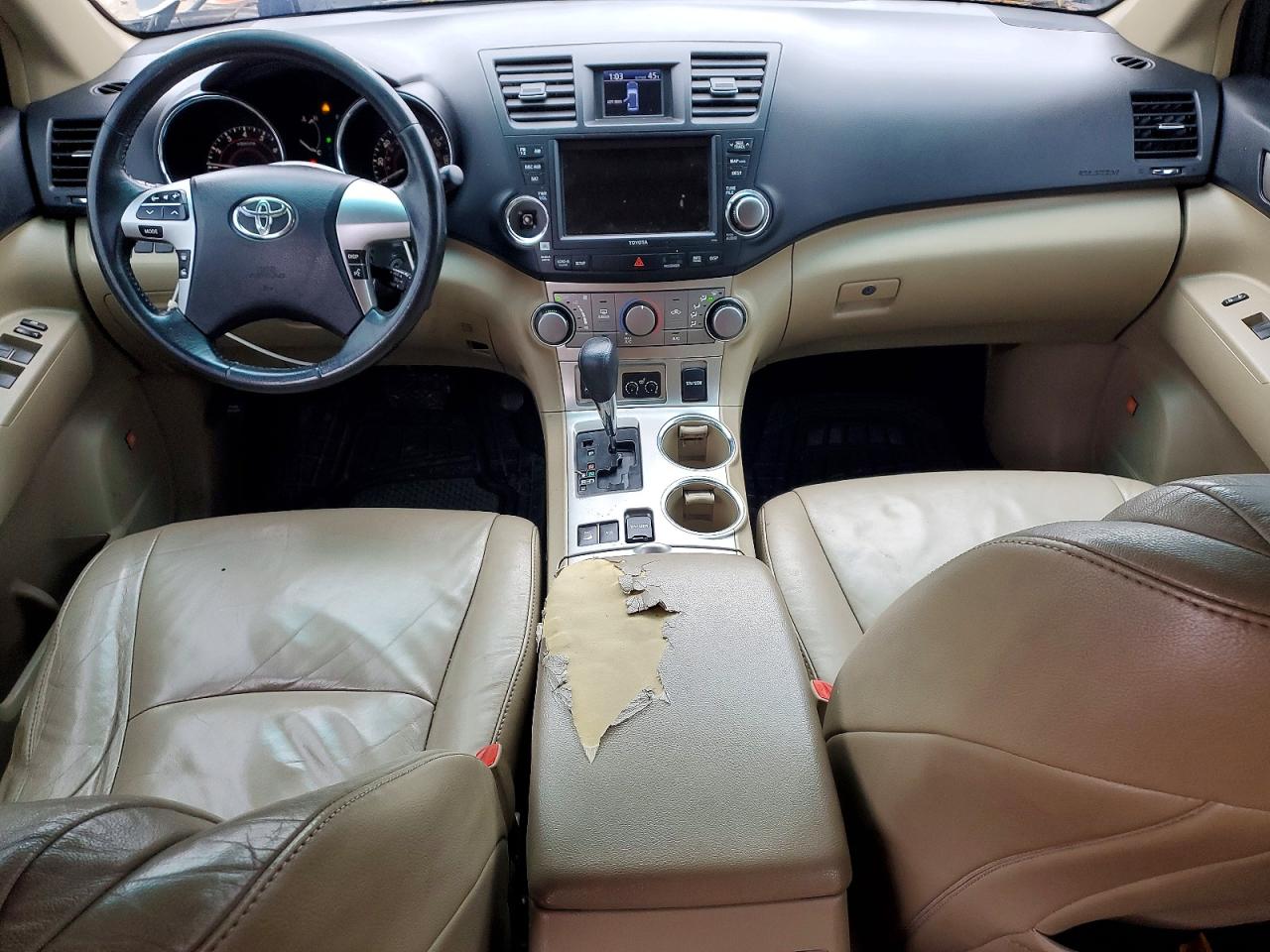 2011 TOYOTA HIGHLANDER SE photo 8