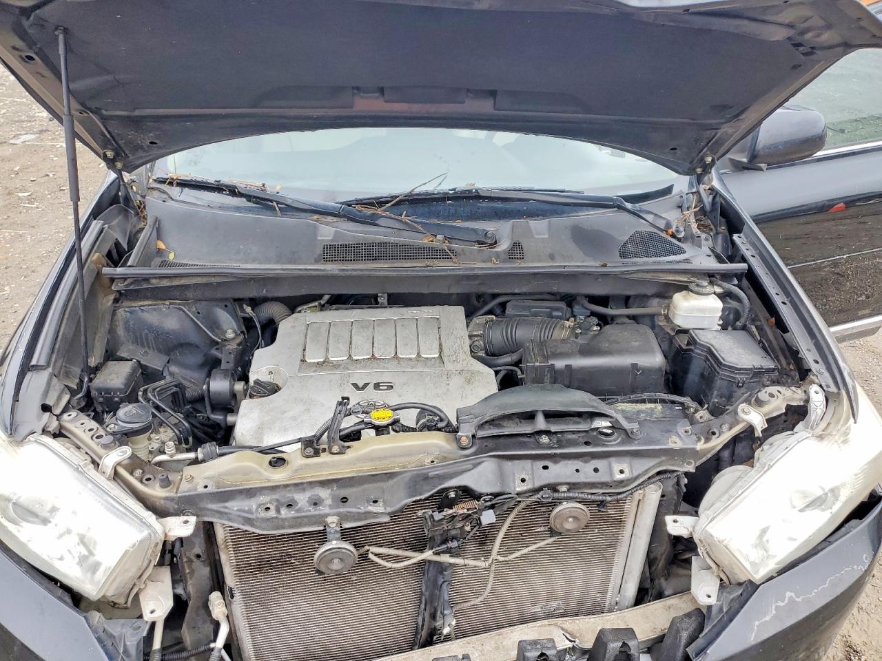 2011 TOYOTA HIGHLANDER SE photo 12