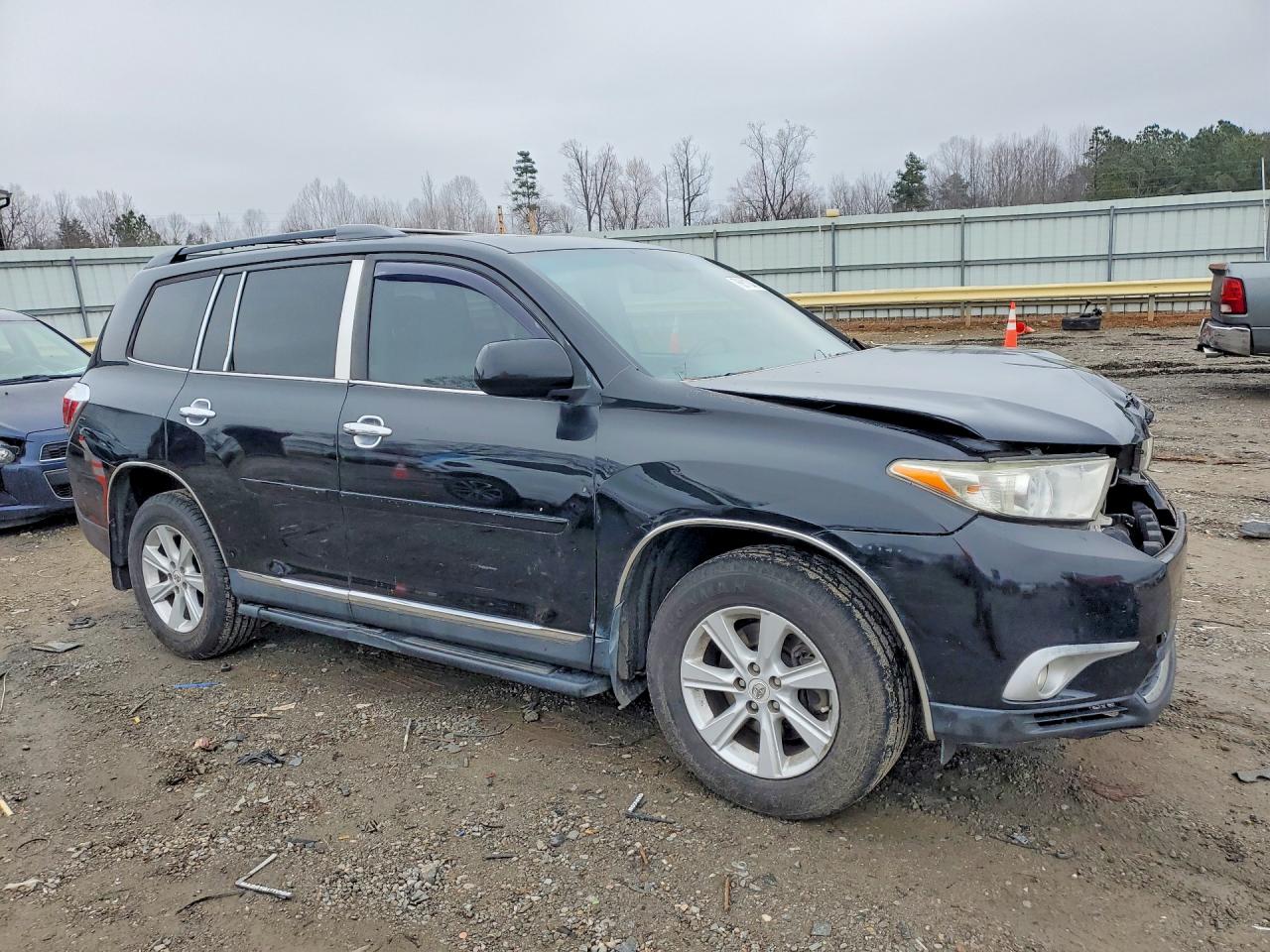 2011 TOYOTA HIGHLANDER SE photo 4