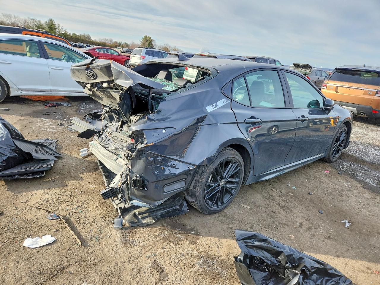 2025 TOYOTA CAMRY SE photo 3