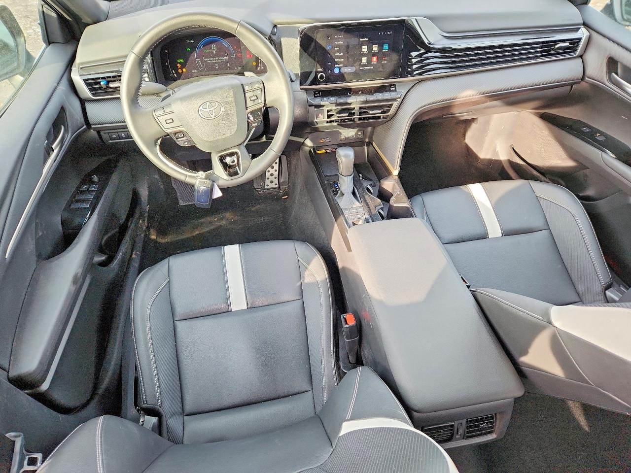 2025 TOYOTA CAMRY SE photo 8