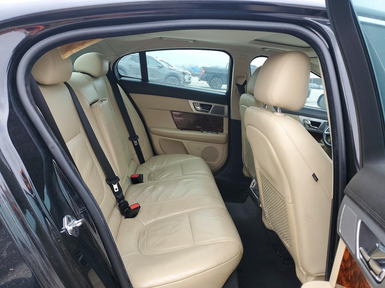 2015 JAGUAR XF 2.0T PREMIUM photo 10